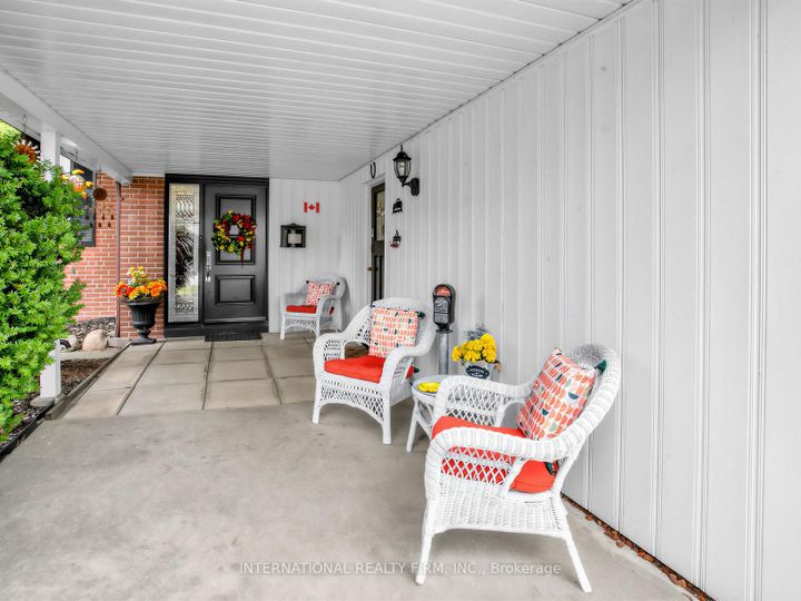 Photo 2 at 5 Castlebar Road, Queensway, Toronto