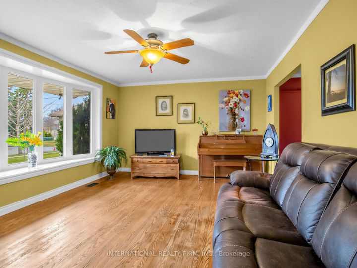 Photo 4 at 5 Castlebar Road, Queensway, Toronto