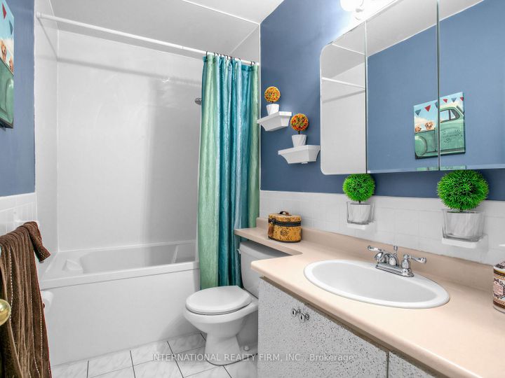 Photo 17 at 5 Castlebar Road, Queensway, Toronto