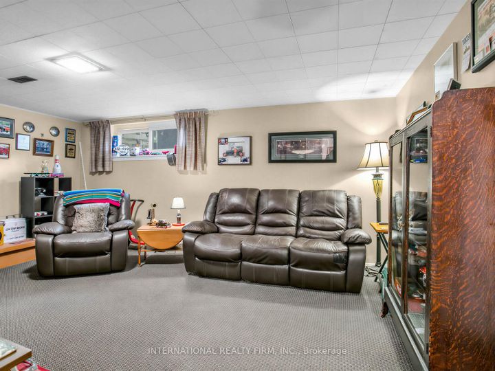 Photo 24 at 5 Castlebar Road, Queensway, Toronto