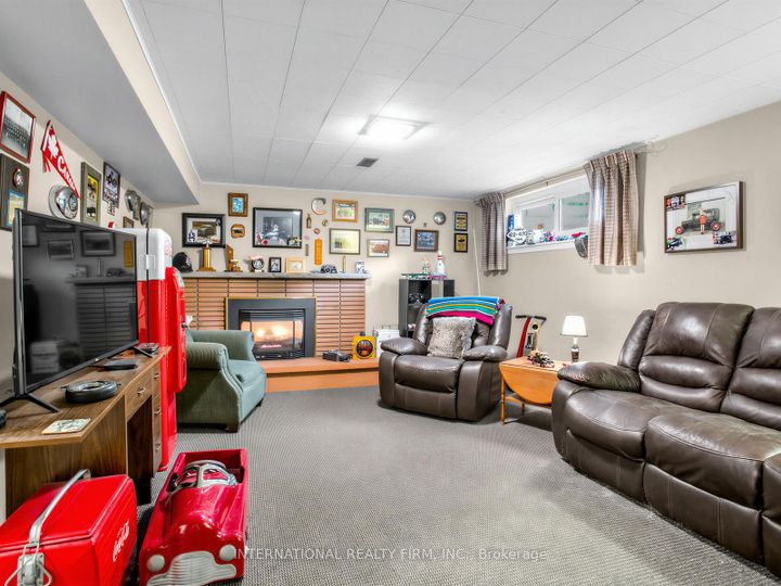 Photo 25 at 5 Castlebar Road, Queensway, Toronto