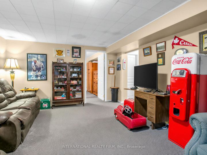 Photo 27 at 5 Castlebar Road, Queensway, Toronto