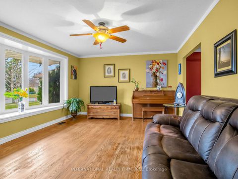 Photo 4 at 5 Castlebar Road, Queensway, Toronto