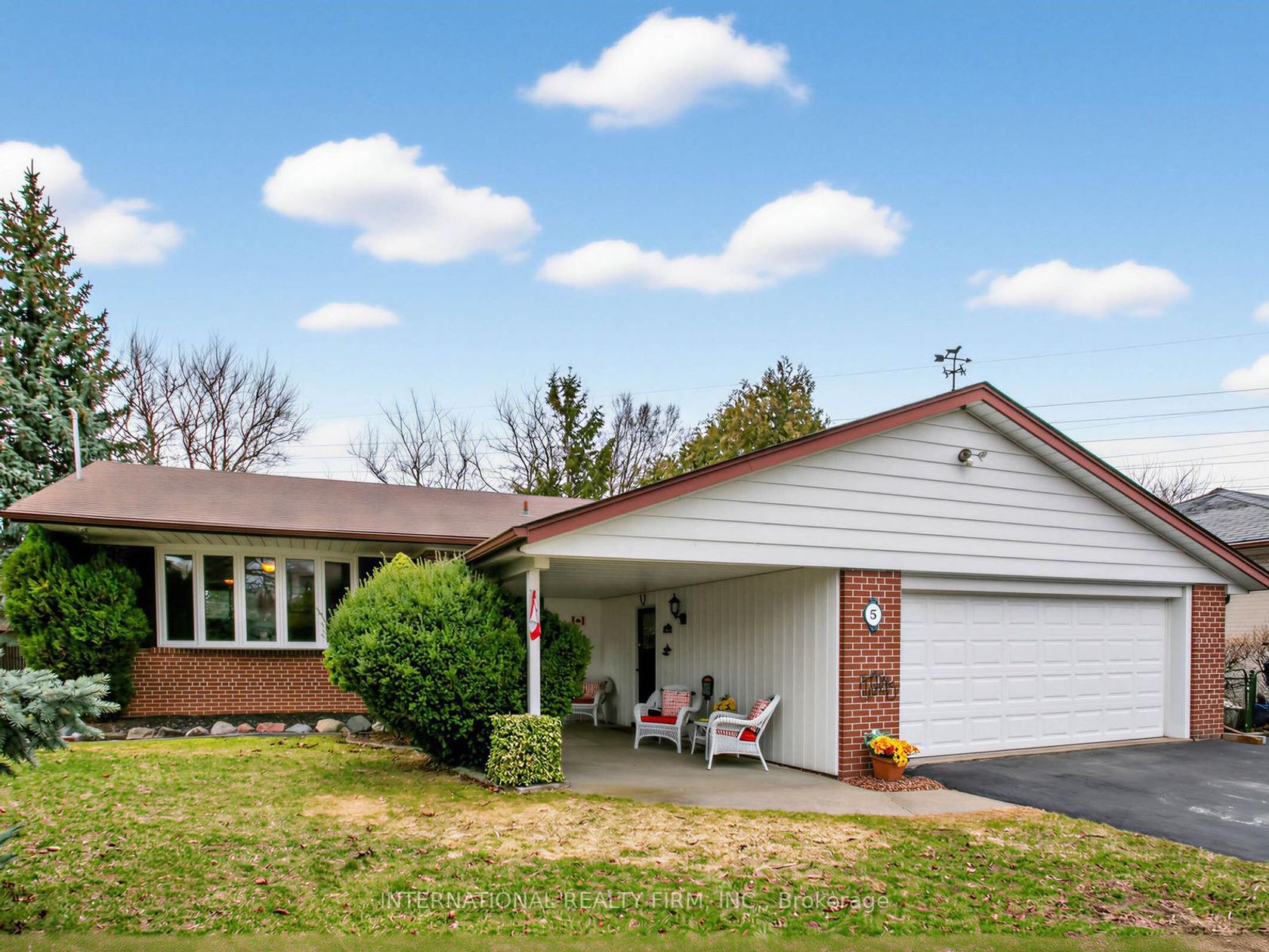 5 Castlebar Road, Queensway, Toronto 