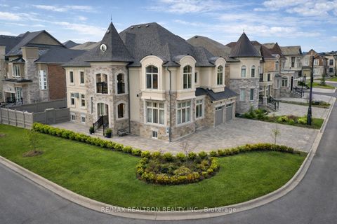 Photo 2 at 12 Hurst Avenue, Patterson, Vaughan