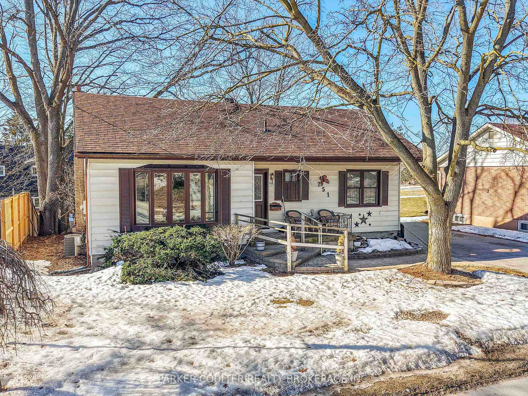 251 Codrington Street, Codrington, Barrie photo number 2