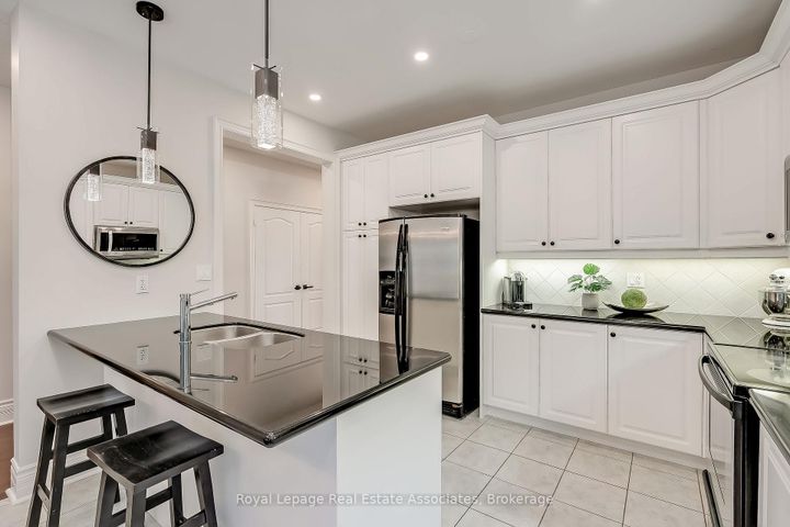 Photo 8 at 2263 Wuthering Heights Way, BC Bronte Creek, Oakville