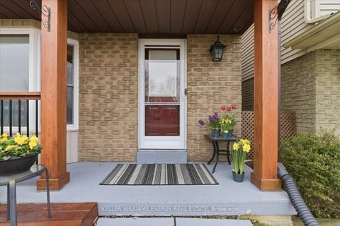 Photo 4 at 751 Bennett Crescent, Pinecrest, Oshawa