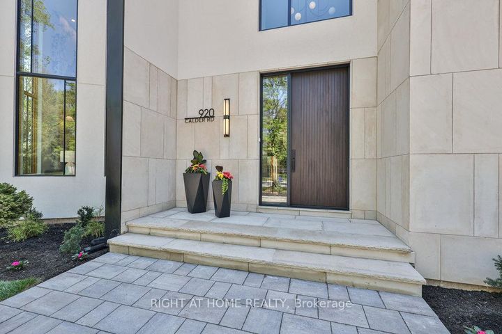 Photo 3 at 920 Calder Road, Clarkson, Mississauga