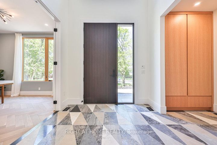 Photo 4 at 920 Calder Road, Clarkson, Mississauga