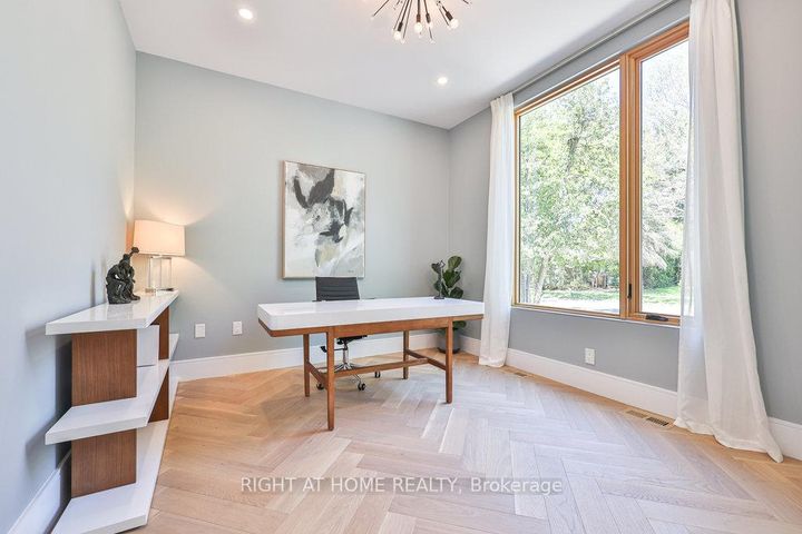 Photo 5 at 920 Calder Road, Clarkson, Mississauga