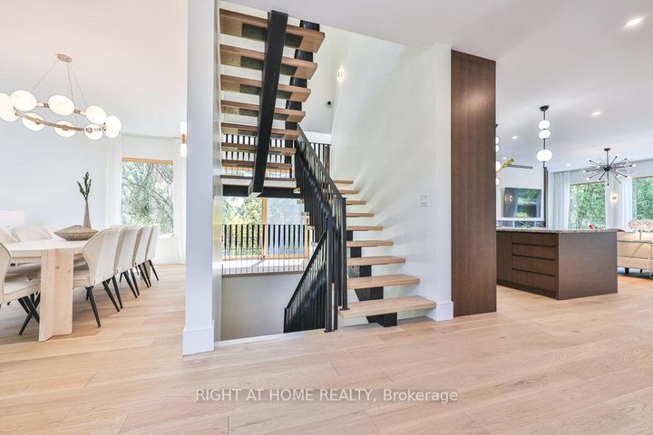 Photo 6 at 920 Calder Road, Clarkson, Mississauga