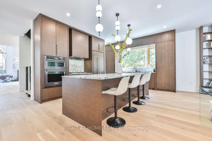 Photo 12 at 920 Calder Road, Clarkson, Mississauga