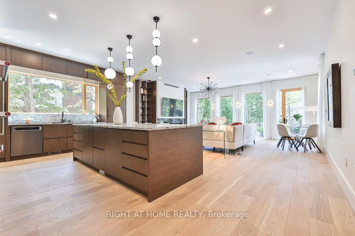 Photo 13 at 920 Calder Road, Clarkson, Mississauga