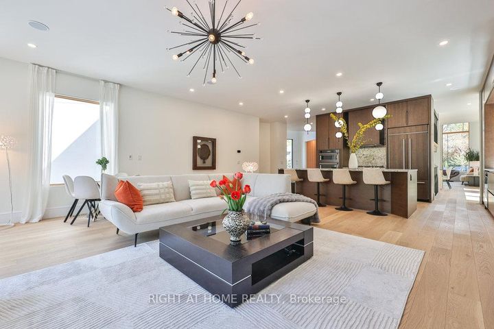 Photo 15 at 920 Calder Road, Clarkson, Mississauga