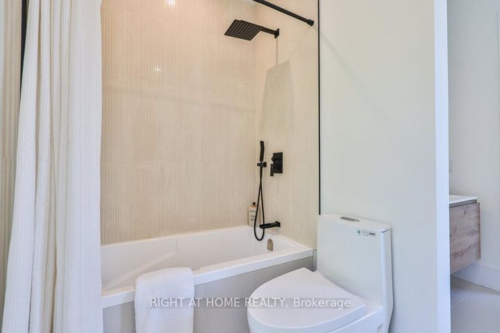 Photo 30 at 920 Calder Road, Clarkson, Mississauga