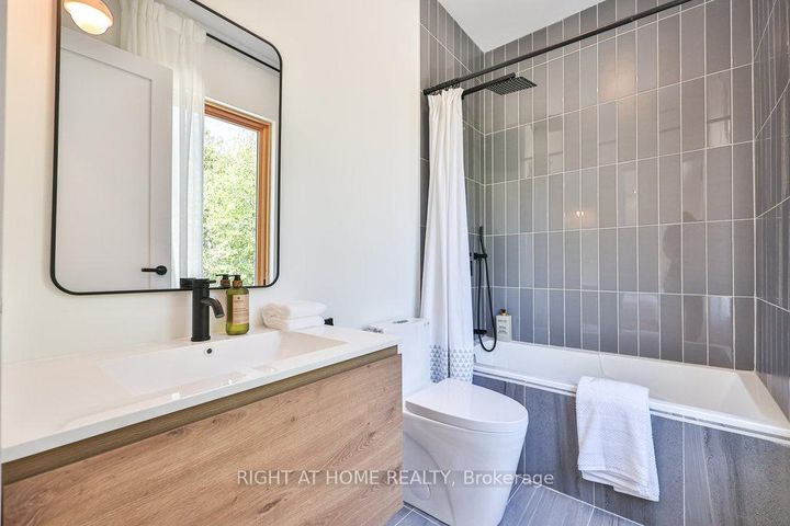 Photo 33 at 920 Calder Road, Clarkson, Mississauga