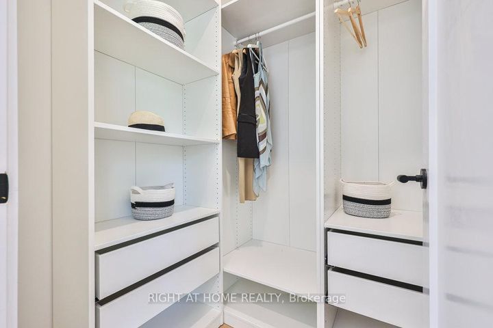 Photo 34 at 920 Calder Road, Clarkson, Mississauga