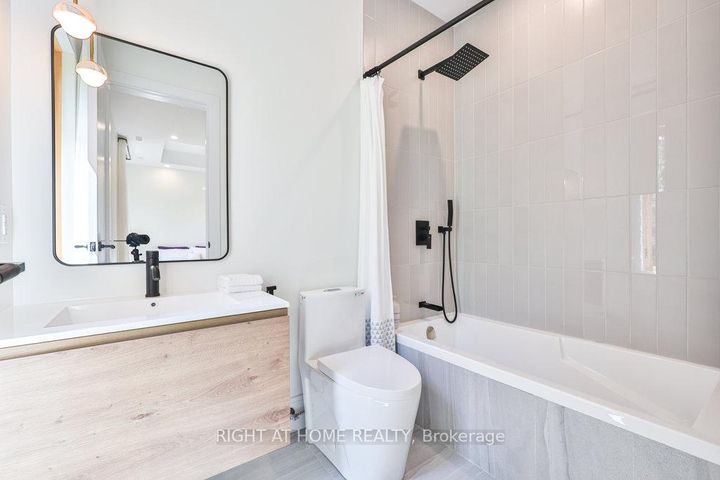 Photo 37 at 920 Calder Road, Clarkson, Mississauga