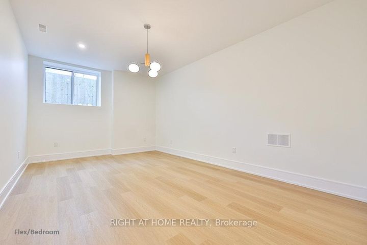 Photo 40 at 920 Calder Road, Clarkson, Mississauga