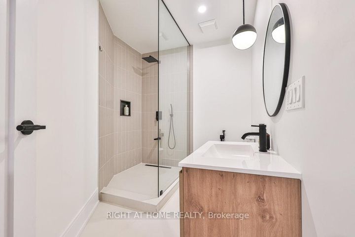 Photo 41 at 920 Calder Road, Clarkson, Mississauga