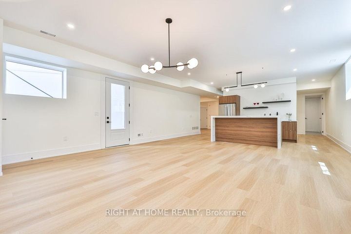 Photo 43 at 920 Calder Road, Clarkson, Mississauga