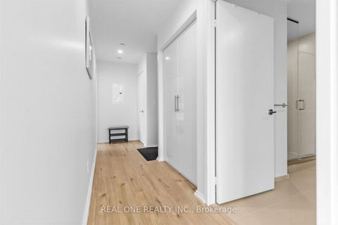 Photo 14 at 1804 - 75 St Nicholas Street, Bay Street Corridor, Toronto