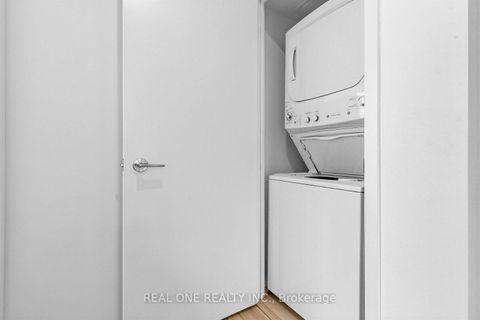 Photo 15 at 1804 - 75 St Nicholas Street, Bay Street Corridor, Toronto