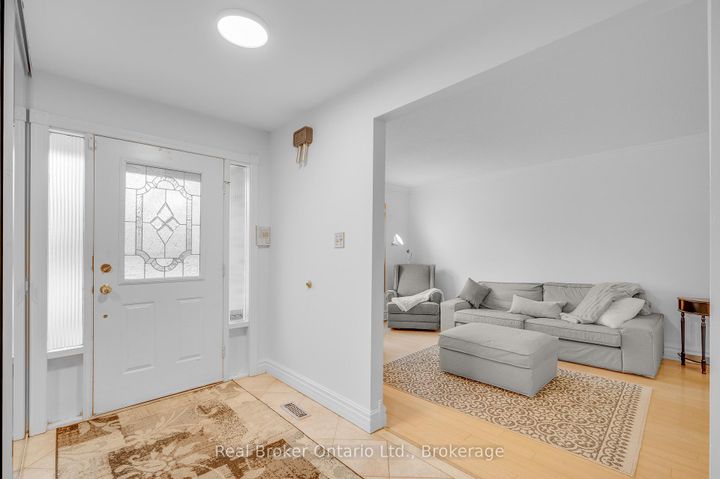 Photo 5 at 6366 Miller's Grove, Meadowvale, Mississauga