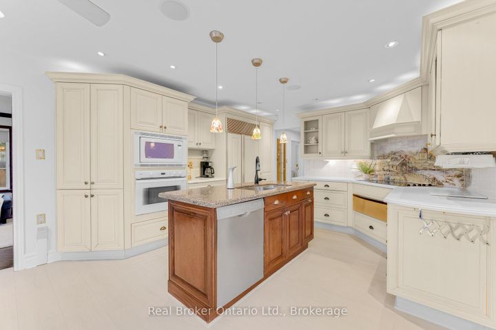 Photo 17 at 6366 Miller's Grove, Meadowvale, Mississauga