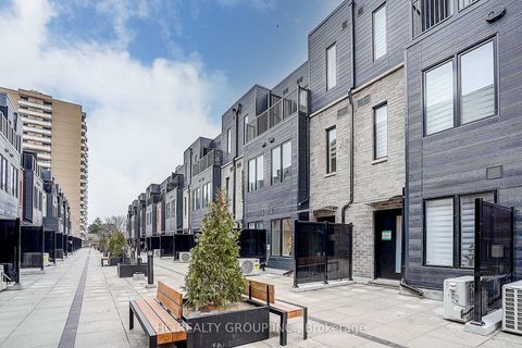 Photo 2 at 27 - 3079 Pharmacy Avenue, L'Amoreaux, Toronto