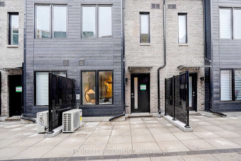 Photo 4 at 27 - 3079 Pharmacy Avenue, L'Amoreaux, Toronto