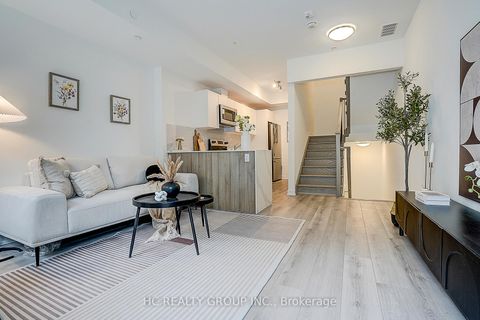 Photo 5 at 27 - 3079 Pharmacy Avenue, L'Amoreaux, Toronto