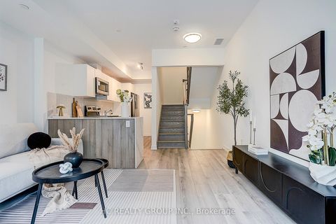 Photo 6 at 27 - 3079 Pharmacy Avenue, L'Amoreaux, Toronto