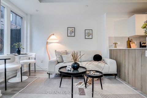 Photo 8 at 27 - 3079 Pharmacy Avenue, L'Amoreaux, Toronto