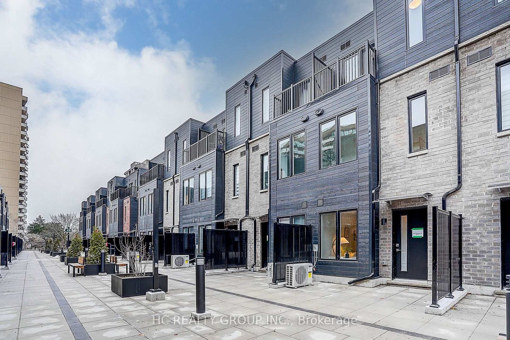 27 - 3079 Pharmacy Avenue, L'Amoreaux, Toronto 