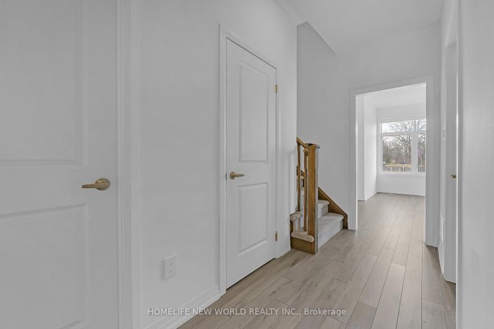 Photo 11 at 61 Carneros Way, Box Grove, Markham