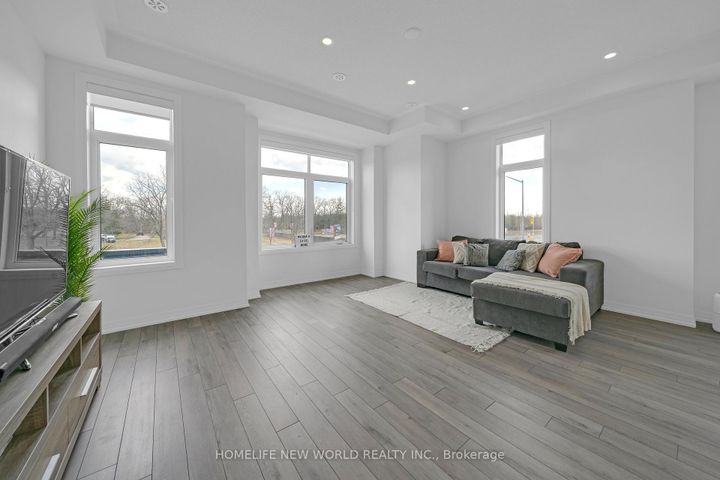 Photo 14 at 61 Carneros Way, Box Grove, Markham