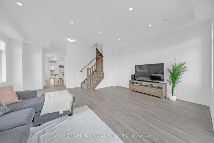 Photo 16 at 61 Carneros Way, Box Grove, Markham