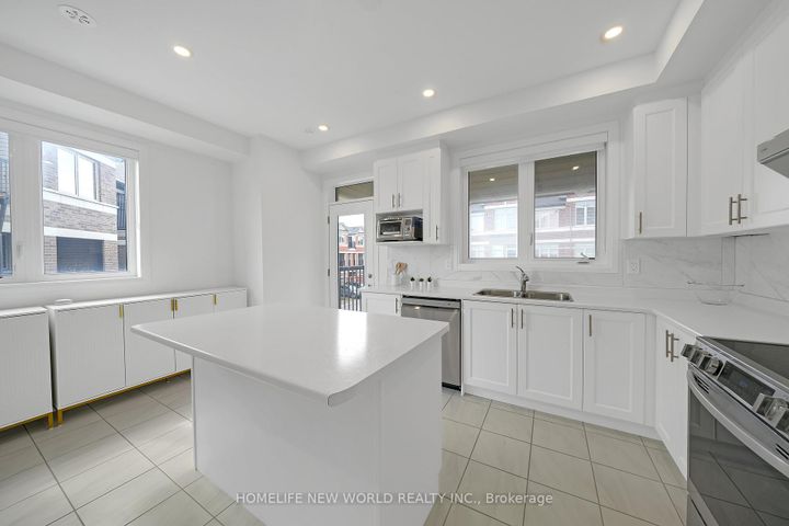 Photo 22 at 61 Carneros Way, Box Grove, Markham