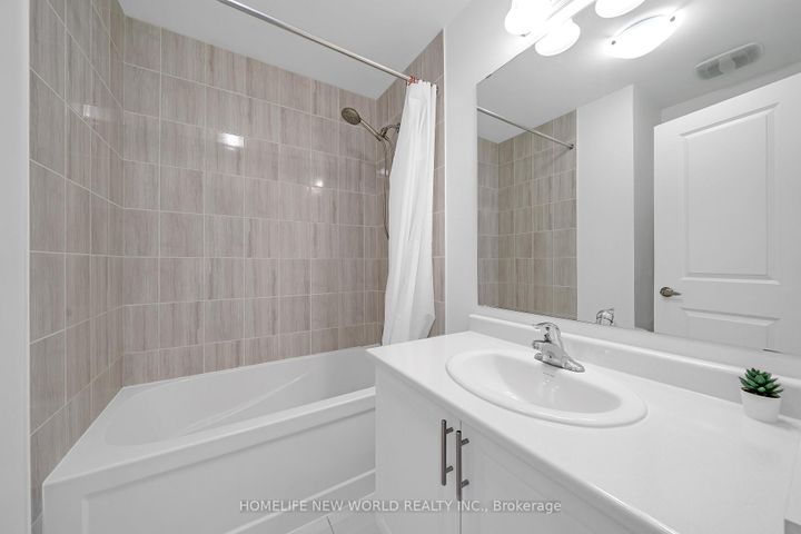 Photo 30 at 61 Carneros Way, Box Grove, Markham