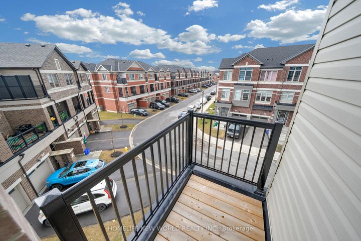 Photo 39 at 61 Carneros Way, Box Grove, Markham