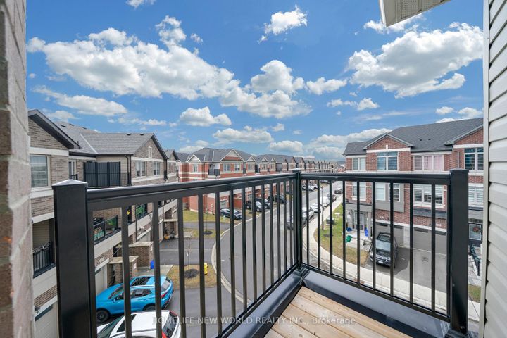 Photo 40 at 61 Carneros Way, Box Grove, Markham