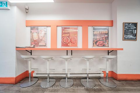 Photo 8 at 582 Yonge Street, Bay Street Corridor, Toronto