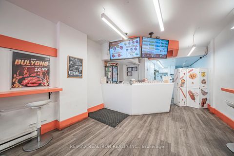 Photo 11 at 582 Yonge Street, Bay Street Corridor, Toronto