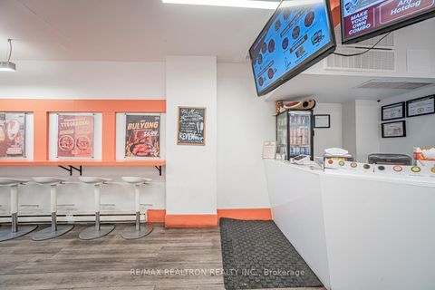 Photo 13 at 582 Yonge Street, Bay Street Corridor, Toronto