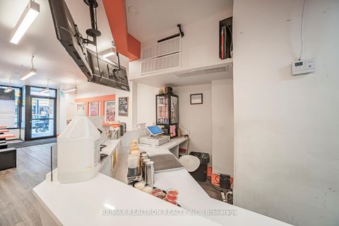 Photo 14 at 582 Yonge Street, Bay Street Corridor, Toronto