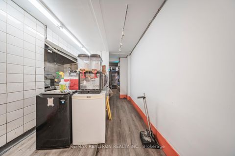 Photo 16 at 582 Yonge Street, Bay Street Corridor, Toronto