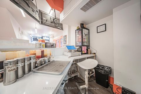 Photo 17 at 582 Yonge Street, Bay Street Corridor, Toronto