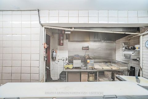 Photo 19 at 582 Yonge Street, Bay Street Corridor, Toronto